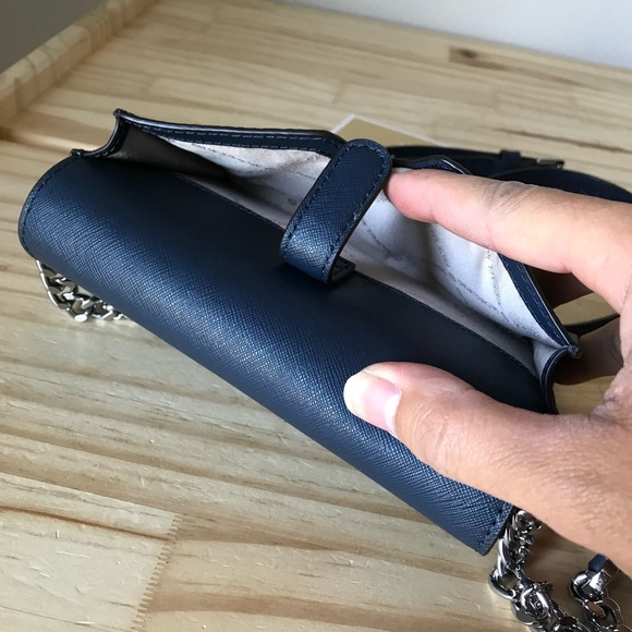 Michael Kors Purse🎈🎈 - Picture 6 of 11